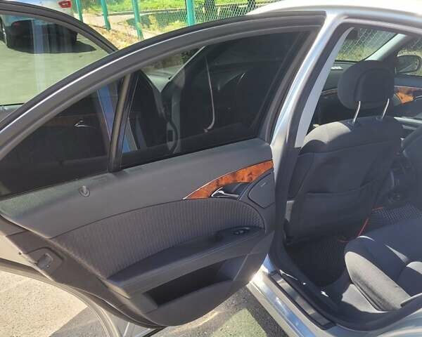 Сірий Мерседес Е-Клас, об'ємом двигуна 2.15 л та пробігом 350 тис. км за 7500 $, фото 9 на Automoto.ua