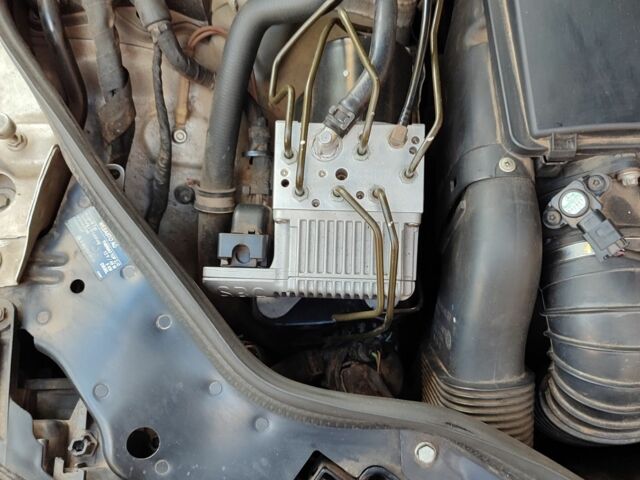 Серый Мерседес Е-Класс, объемом двигателя 2.1 л и пробегом 443 тыс. км за 8300 $, фото 14 на Automoto.ua