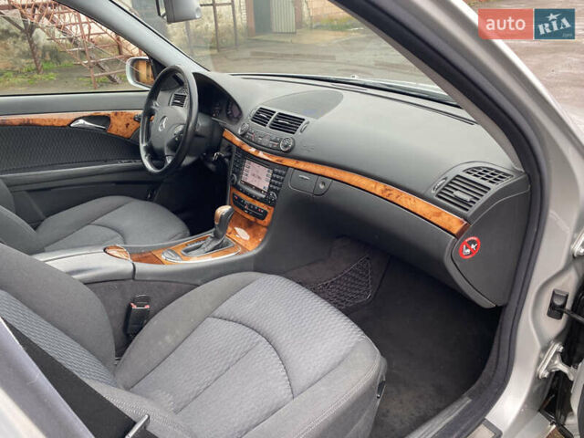 Сірий Мерседес Е-Клас, об'ємом двигуна 3.2 л та пробігом 272 тис. км за 3850 $, фото 35 на Automoto.ua