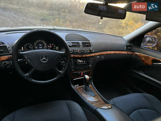 Мерседес Е-Клас 2004 у Тернополі на Automoto.ua Сірий Мерседес Е-Клас, об'ємом двигуна 2.2 л та пробігом 333 тис. км за 5750 $, фото 16 на Automoto.ua
