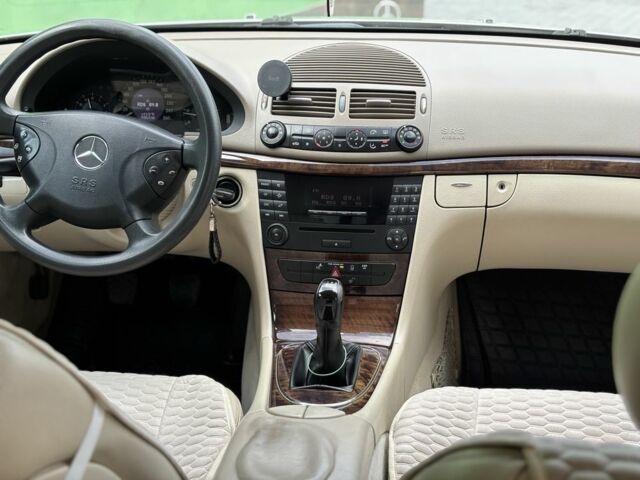 Мерседес Е-Клас 2004 у Каменце-Подольском на Automoto.ua Сірий Мерседес Е-Клас, об'ємом двигуна 2.1 л та пробігом 312 тис. км за 6600 $, фото 6 на Automoto.ua