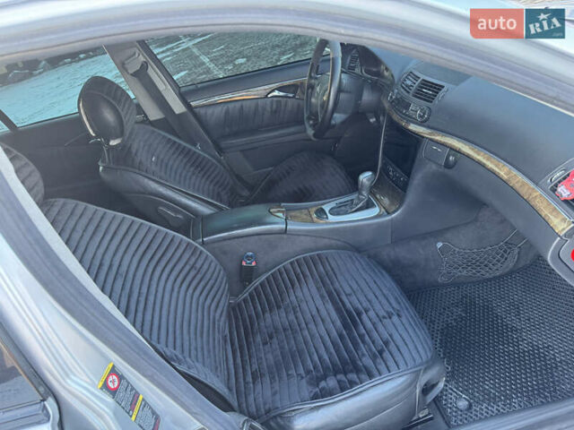 Сірий Мерседес Е-Клас, об'ємом двигуна 3.2 л та пробігом 300 тис. км за 7300 $, фото 5 на Automoto.ua