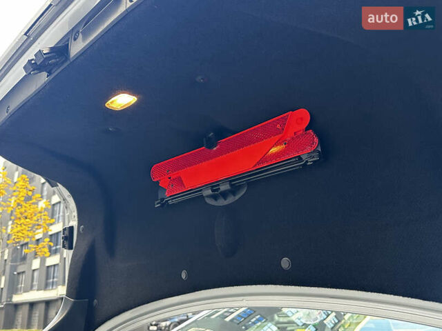 Мерседес Е-Клас 2004 у Івано-Франківську на Automoto.ua Сірий Мерседес Е-Клас, об'ємом двигуна 2.1 л та пробігом 305 тис. км за 6500 $, фото 20 на Automoto.ua