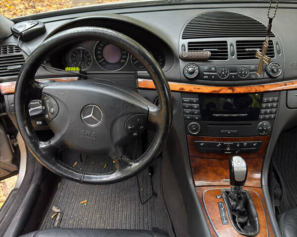 Мерседес Е-Клас 2004 у Одесі на Automoto.ua Сірий Мерседес Е-Клас, об'ємом двигуна 3.2 л та пробігом 200 тис. км за 8000 $, фото 11 на Automoto.ua