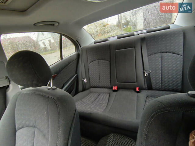 Мерседес Е-Клас 2004 у Чернігові на Automoto.ua Сірий Мерседес Е-Клас, об'ємом двигуна 2.2 л та пробігом 380 тис. км за 7000 $, фото 13 на Automoto.ua