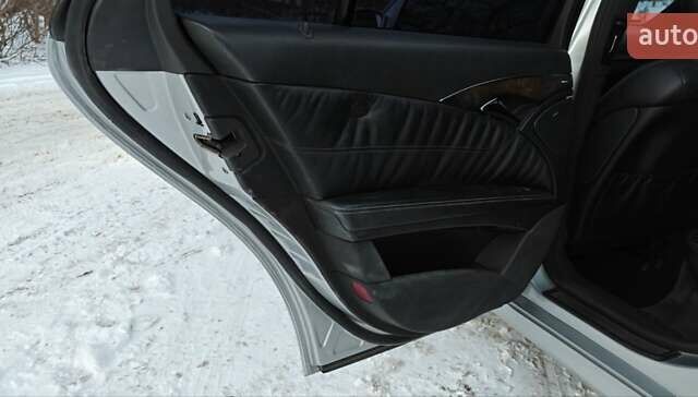 Сірий Мерседес Е-Клас, об'ємом двигуна 3.22 л та пробігом 495 тис. км за 7777 $, фото 21 на Automoto.ua