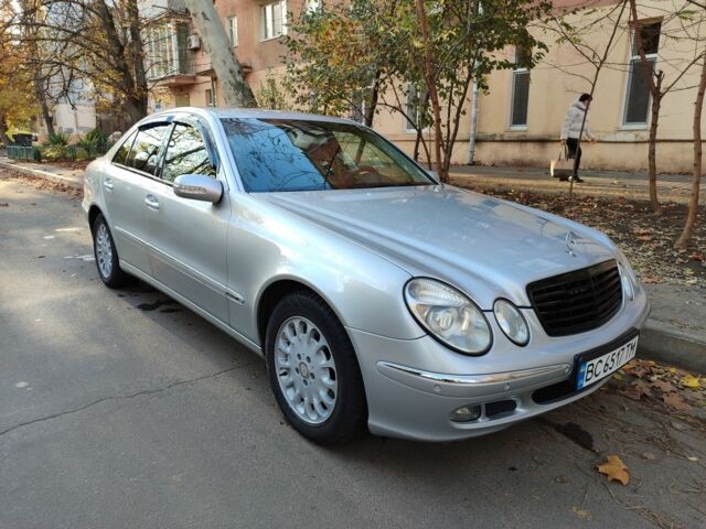 Серый Мерседес Е-Класс, объемом двигателя 2.1 л и пробегом 443 тыс. км за 8300 $, фото 1 на Automoto.ua