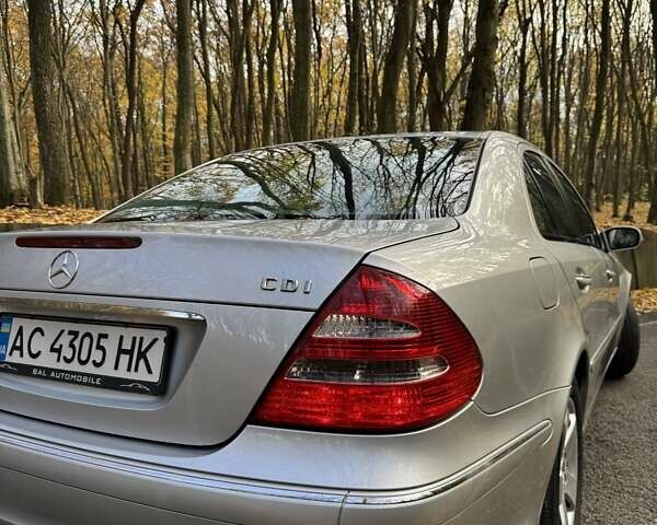 Сірий Мерседес Е-Клас, об'ємом двигуна 2.2 л та пробігом 412 тис. км за 6300 $, фото 6 на Automoto.ua