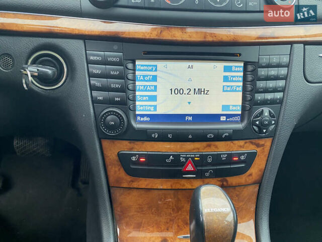 Сірий Мерседес Е-Клас, об'ємом двигуна 3.2 л та пробігом 272 тис. км за 3850 $, фото 43 на Automoto.ua