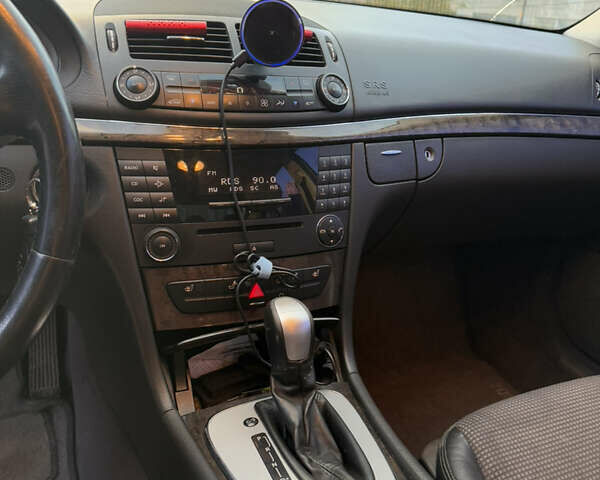 Серый Мерседес Е-Класс, объемом двигателя 1.8 л и пробегом 257 тыс. км за 5500 $, фото 17 на Automoto.ua