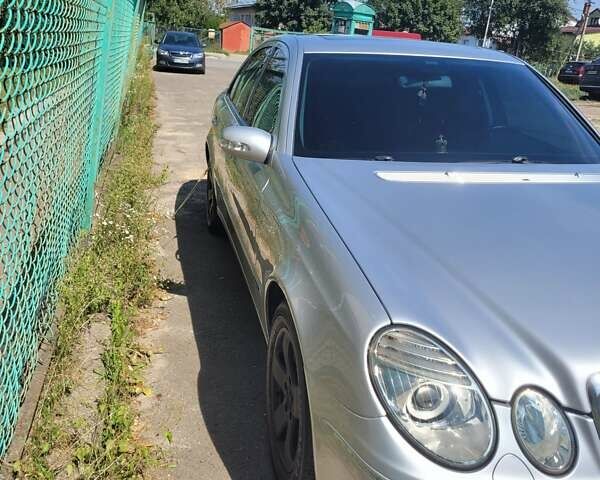 Сірий Мерседес Е-Клас, об'ємом двигуна 2.15 л та пробігом 350 тис. км за 7500 $, фото 10 на Automoto.ua