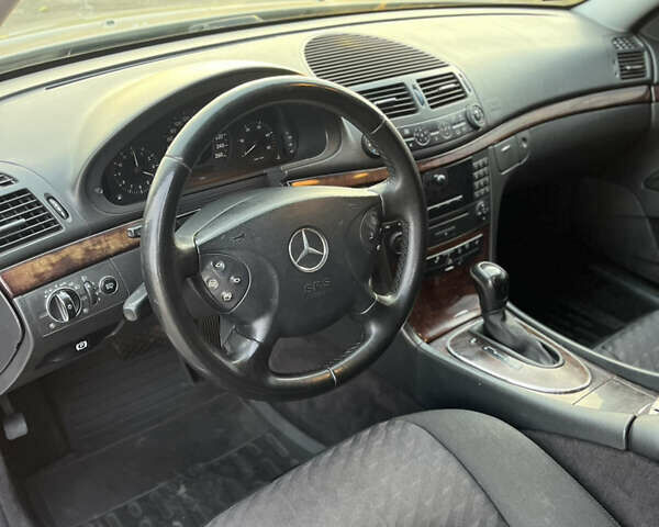 Сірий Мерседес Е-Клас, об'ємом двигуна 2.14 л та пробігом 390 тис. км за 6000 $, фото 7 на Automoto.ua