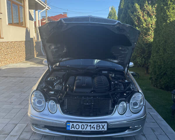 Серый Мерседес Е-Класс, объемом двигателя 3.2 л и пробегом 356 тыс. км за 7800 $, фото 5 на Automoto.ua