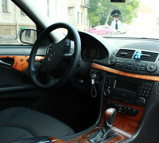 Серый Мерседес Е-Класс, объемом двигателя 1.8 л и пробегом 380 тыс. км за 6500 $, фото 6 на Automoto.ua