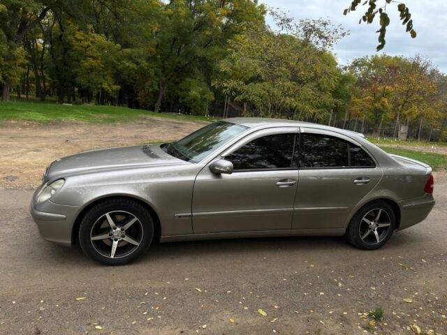 Сірий Мерседес Е-Клас, об'ємом двигуна 3.2 л та пробігом 201 тис. км за 6800 $, фото 5 на Automoto.ua