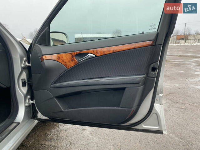 Сірий Мерседес Е-Клас, об'ємом двигуна 3.2 л та пробігом 272 тис. км за 3850 $, фото 36 на Automoto.ua