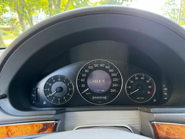 Серый Мерседес Е-Класс, объемом двигателя 2.6 л и пробегом 445 тыс. км за 6980 $, фото 16 на Automoto.ua