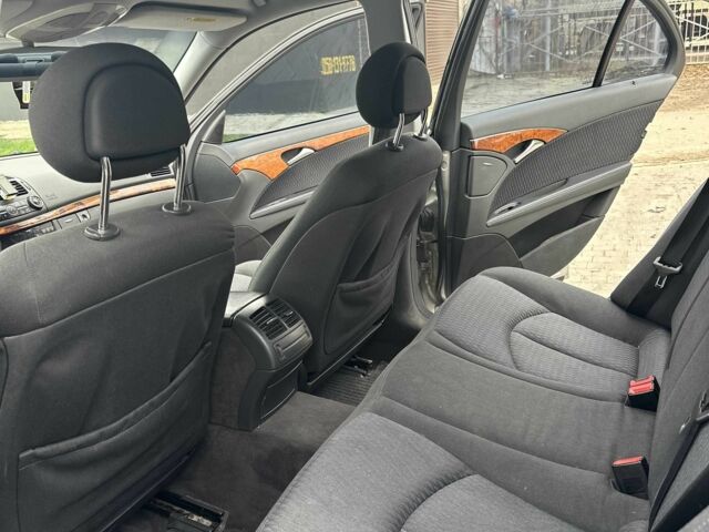 Серый Мерседес Е-Класс, объемом двигателя 1.8 л и пробегом 230 тыс. км за 6000 $, фото 7 на Automoto.ua