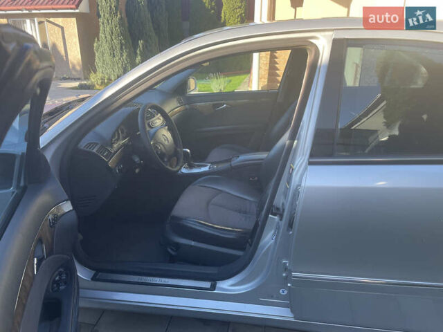 Серый Мерседес Е-Класс, объемом двигателя 3.2 л и пробегом 356 тыс. км за 7800 $, фото 14 на Automoto.ua