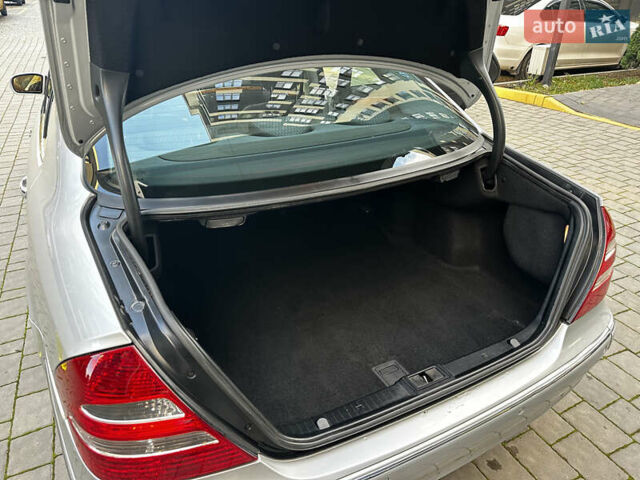 Мерседес Е-Клас 2004 у Івано-Франківську на Automoto.ua Сірий Мерседес Е-Клас, об'ємом двигуна 2.1 л та пробігом 305 тис. км за 6500 $, фото 22 на Automoto.ua