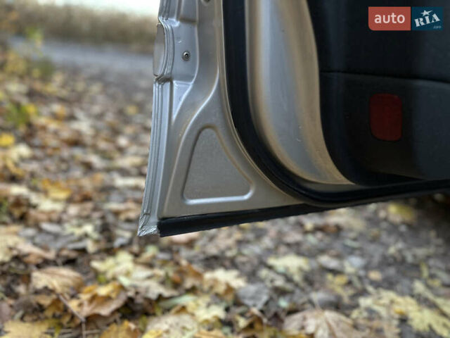 Мерседес Е-Клас 2004 у Тернополі на Automoto.ua Сірий Мерседес Е-Клас, об'ємом двигуна 2.2 л та пробігом 333 тис. км за 5750 $, фото 19 на Automoto.ua