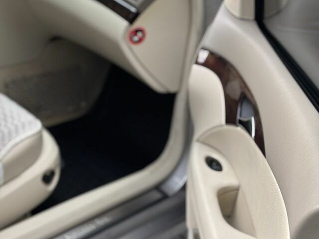 Мерседес Е-Клас 2004 у Каменце-Подольском на Automoto.ua Сірий Мерседес Е-Клас, об'ємом двигуна 2.1 л та пробігом 312 тис. км за 6600 $, фото 9 на Automoto.ua