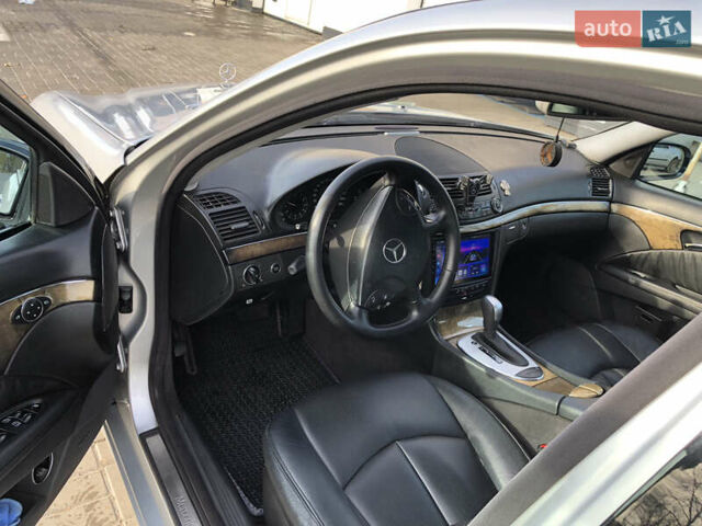 Серый Мерседес Е-Класс, объемом двигателя 2.7 л и пробегом 153 тыс. км за 7200 $, фото 2 на Automoto.ua