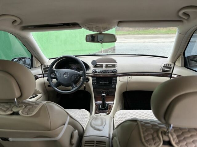 Мерседес Е-Клас 2004 у Каменце-Подольском на Automoto.ua Сірий Мерседес Е-Клас, об'ємом двигуна 2.1 л та пробігом 312 тис. км за 6600 $, фото 7 на Automoto.ua