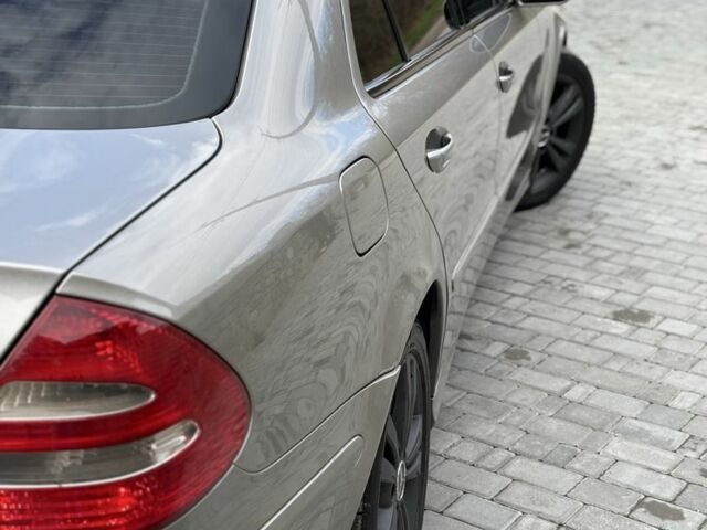 Мерседес Е-Клас 2004 у Каменце-Подольском на Automoto.ua Сірий Мерседес Е-Клас, об'ємом двигуна 2.1 л та пробігом 312 тис. км за 6600 $, фото 5 на Automoto.ua