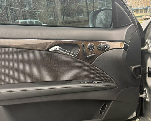 Сірий Мерседес Е-Клас, об'ємом двигуна 2.7 л та пробігом 349 тис. км за 8800 $, фото 24 на Automoto.ua