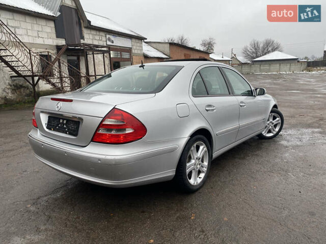 Сірий Мерседес Е-Клас, об'ємом двигуна 3.2 л та пробігом 272 тис. км за 3850 $, фото 4 на Automoto.ua