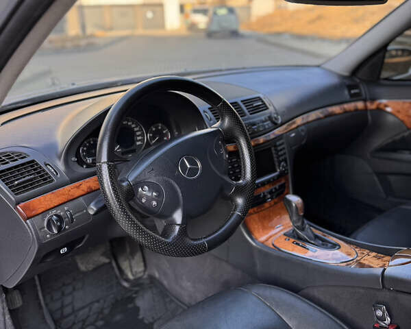 Серый Мерседес Е-Класс, объемом двигателя 3.22 л и пробегом 408 тыс. км за 8200 $, фото 5 на Automoto.ua