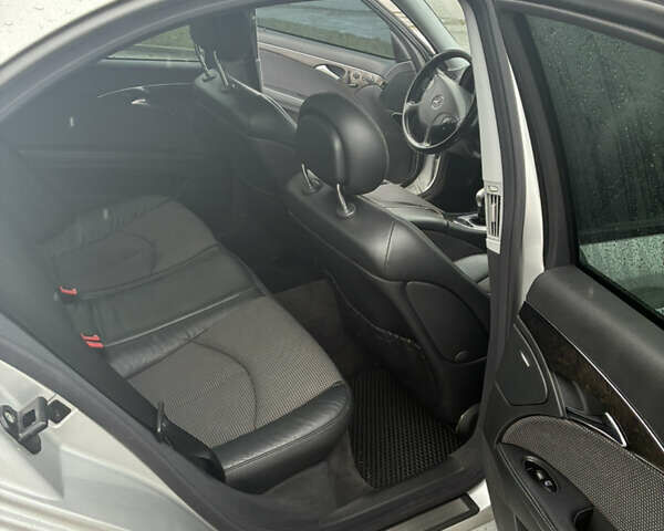 Сірий Мерседес Е-Клас, об'ємом двигуна 2.7 л та пробігом 349 тис. км за 8800 $, фото 21 на Automoto.ua