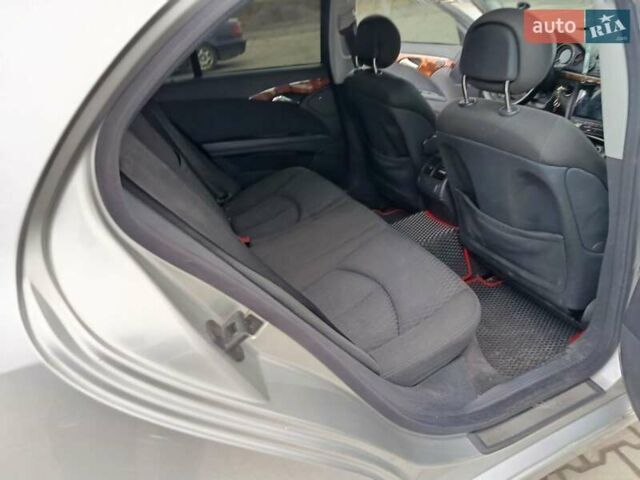 Сірий Мерседес Е-Клас, об'ємом двигуна 2.2 л та пробігом 375 тис. км за 7100 $, фото 14 на Automoto.ua