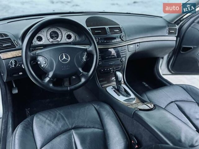 Сірий Мерседес Е-Клас, об'ємом двигуна 3.2 л та пробігом 334 тис. км за 5999 $, фото 16 на Automoto.ua