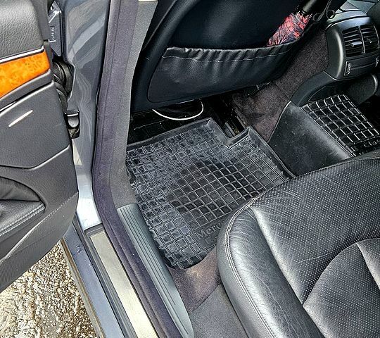 Серый Мерседес Е-Класс, объемом двигателя 3.2 л и пробегом 312 тыс. км за 7500 $, фото 3 на Automoto.ua