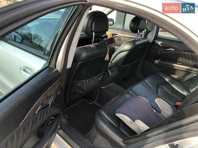 Серый Мерседес Е-Класс, объемом двигателя 2.7 л и пробегом 153 тыс. км за 7200 $, фото 3 на Automoto.ua