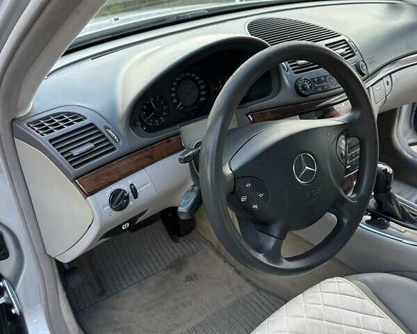 Серый Мерседес Е-Класс, объемом двигателя 2.1 л и пробегом 318 тыс. км за 8650 $, фото 33 на Automoto.ua