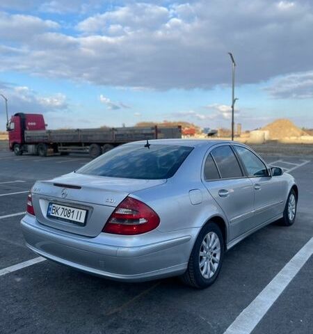 Серый Мерседес Е-Класс, объемом двигателя 3.2 л и пробегом 260 тыс. км за 6400 $, фото 11 на Automoto.ua