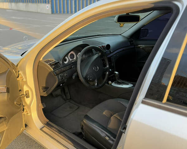 Серый Мерседес Е-Класс, объемом двигателя 1.8 л и пробегом 257 тыс. км за 5500 $, фото 10 на Automoto.ua