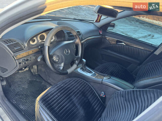 Сірий Мерседес Е-Клас, об'ємом двигуна 3.2 л та пробігом 300 тис. км за 7300 $, фото 6 на Automoto.ua