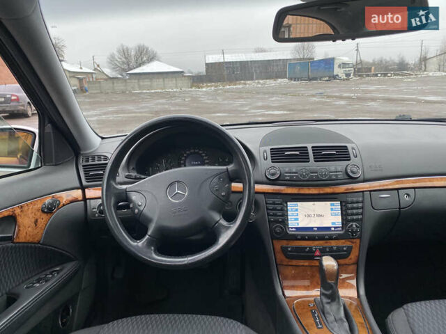 Сірий Мерседес Е-Клас, об'ємом двигуна 3.2 л та пробігом 272 тис. км за 3850 $, фото 46 на Automoto.ua