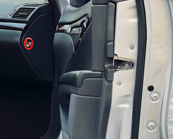 Мерседес Е-Клас 2004 у Івано-Франківську на Automoto.ua Сірий Мерседес Е-Клас, об'ємом двигуна 2.15 л та пробігом 462 тис. км за 8100 $, фото 12 на Automoto.ua