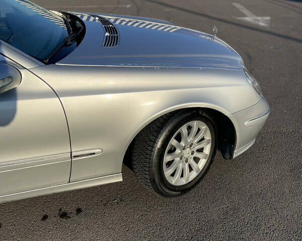 Серый Мерседес Е-Класс, объемом двигателя 3.2 л и пробегом 260 тыс. км за 7500 $, фото 9 на Automoto.ua