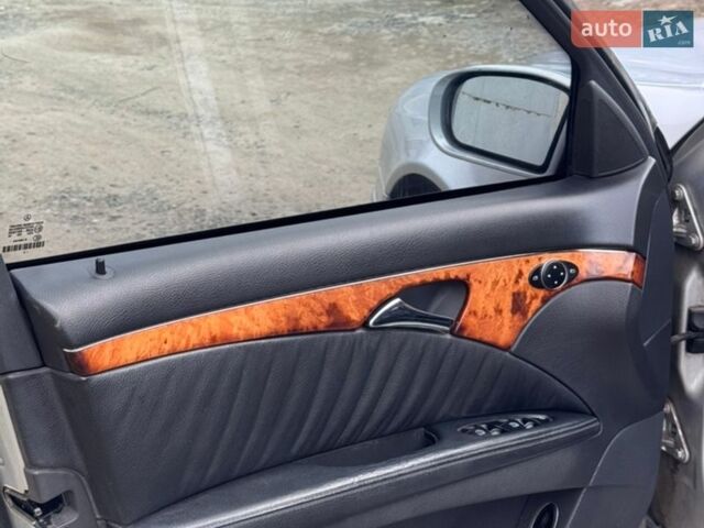 Серый Мерседес Е-Класс, объемом двигателя 2.6 л и пробегом 240 тыс. км за 5600 $, фото 16 на Automoto.ua