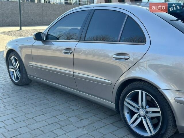 Сірий Мерседес Е-Клас, об'ємом двигуна 1.8 л та пробігом 160 тис. км за 6200 $, фото 7 на Automoto.ua