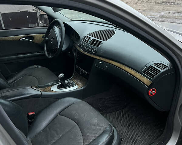 Сірий Мерседес Е-Клас, об'ємом двигуна 3.22 л та пробігом 340 тис. км за 4200 $, фото 4 на Automoto.ua