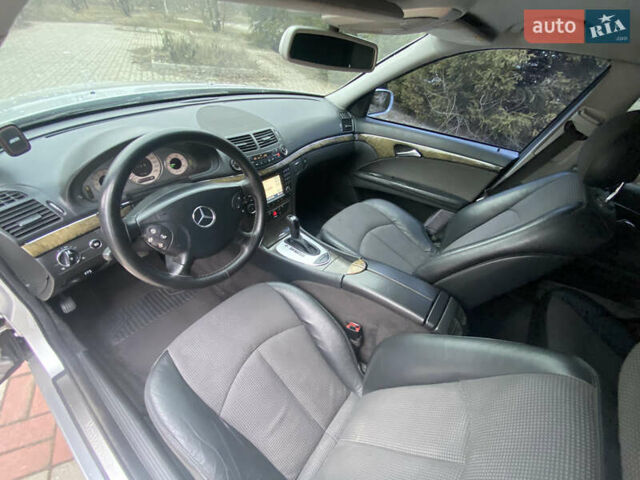 Сірий Мерседес Е-Клас, об'ємом двигуна 2.2 л та пробігом 367 тис. км за 7000 $, фото 9 на Automoto.ua