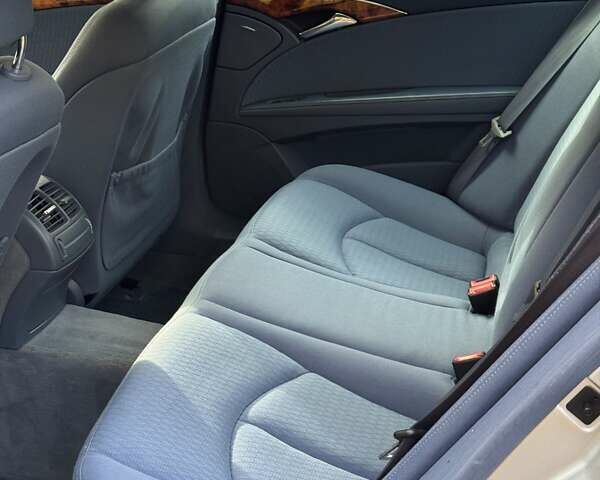 Сірий Мерседес Е-Клас, об'ємом двигуна 2.2 л та пробігом 412 тис. км за 6300 $, фото 12 на Automoto.ua