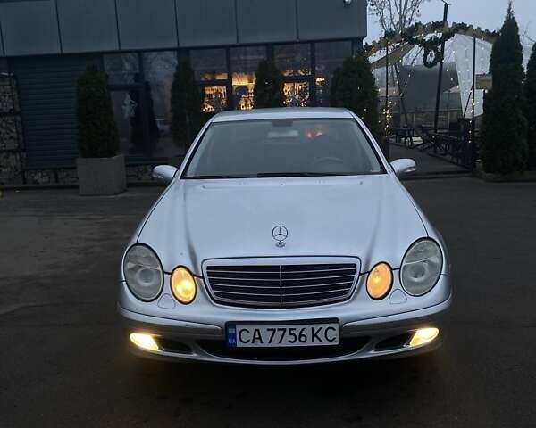 Серый Мерседес Е-Класс, объемом двигателя 3.2 л и пробегом 302 тыс. км за 8250 $, фото 2 на Automoto.ua